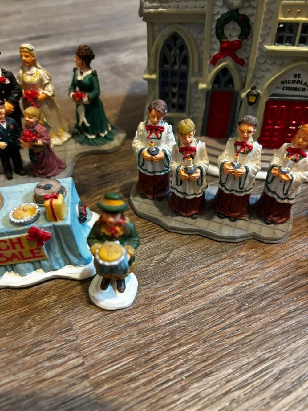Lemax Christmas Village light up house St, Nicholas Church set w/8 accessories
